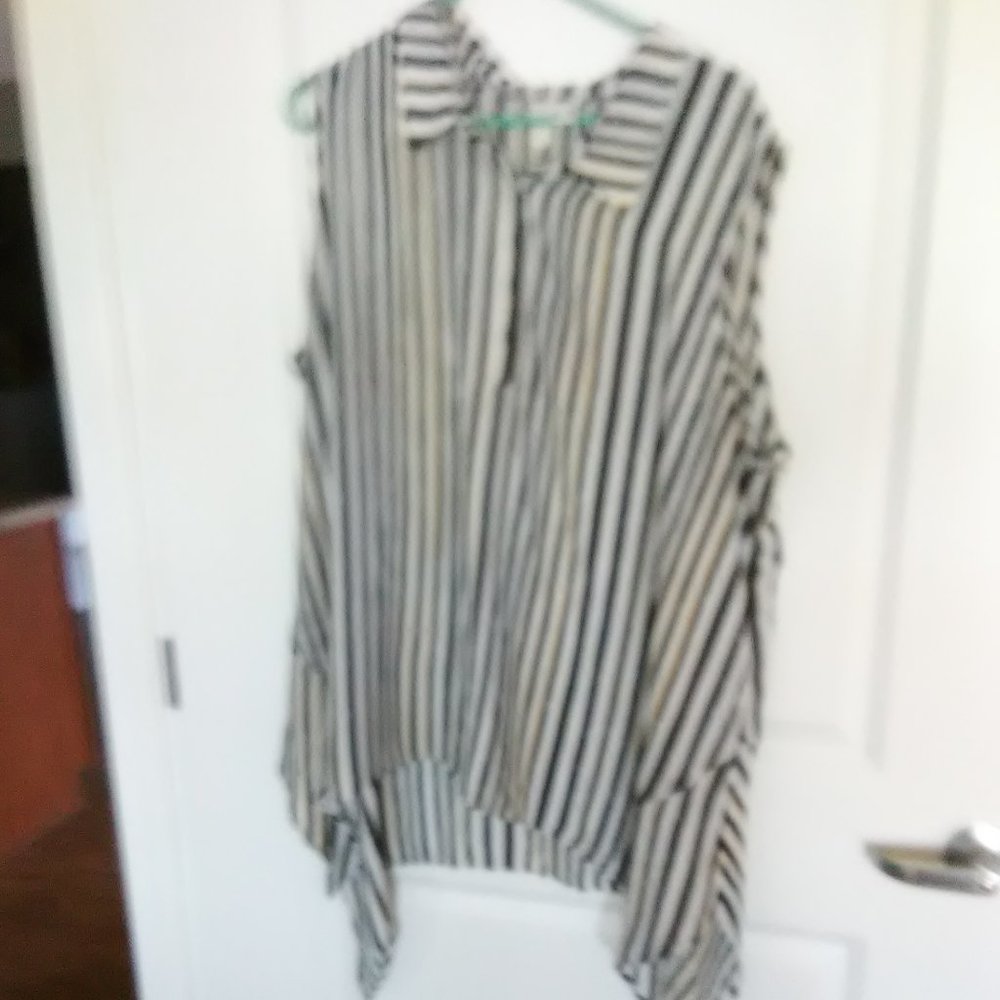 Black and white stripped shark tail blouse